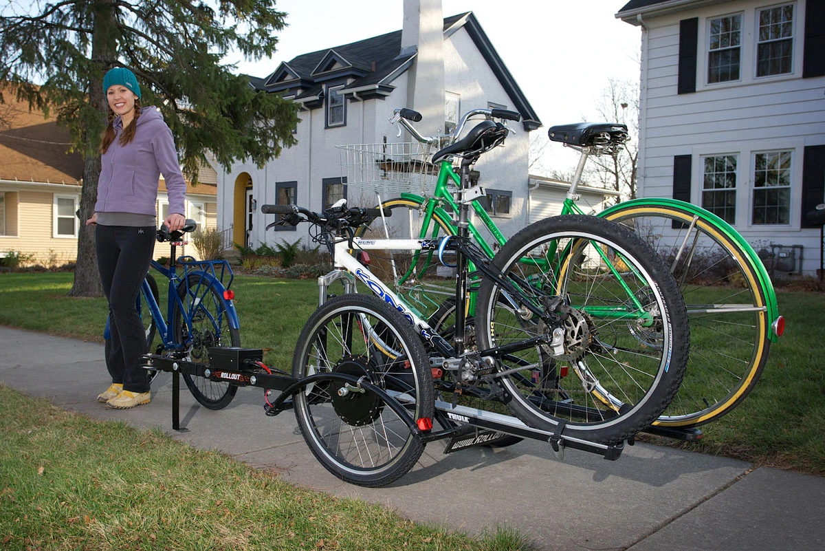 Shuttling bikes .. by bike
