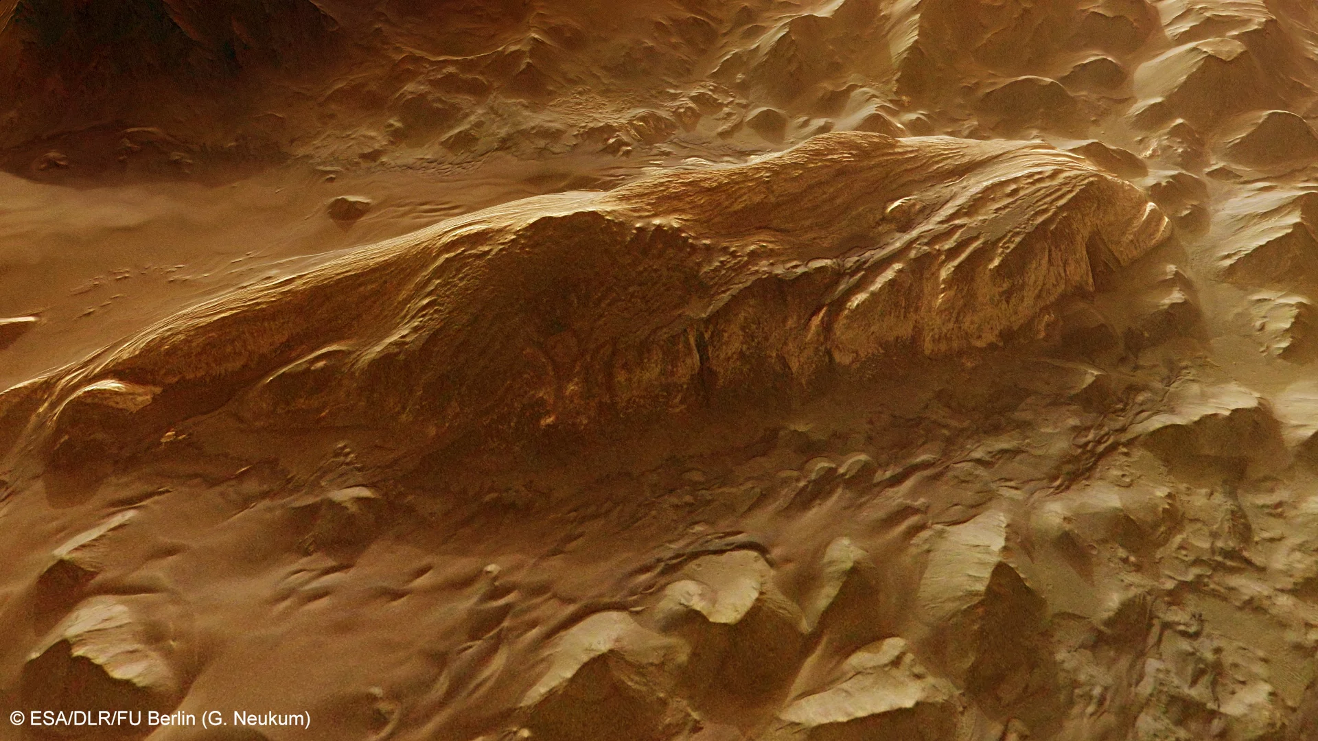The largest layered mound in Juventae Chasma is seen here in close-up perspective view (Credit: ESA/DLR/FU Berlin (G. Neukum), CC BY-SA 3.0 IGO)