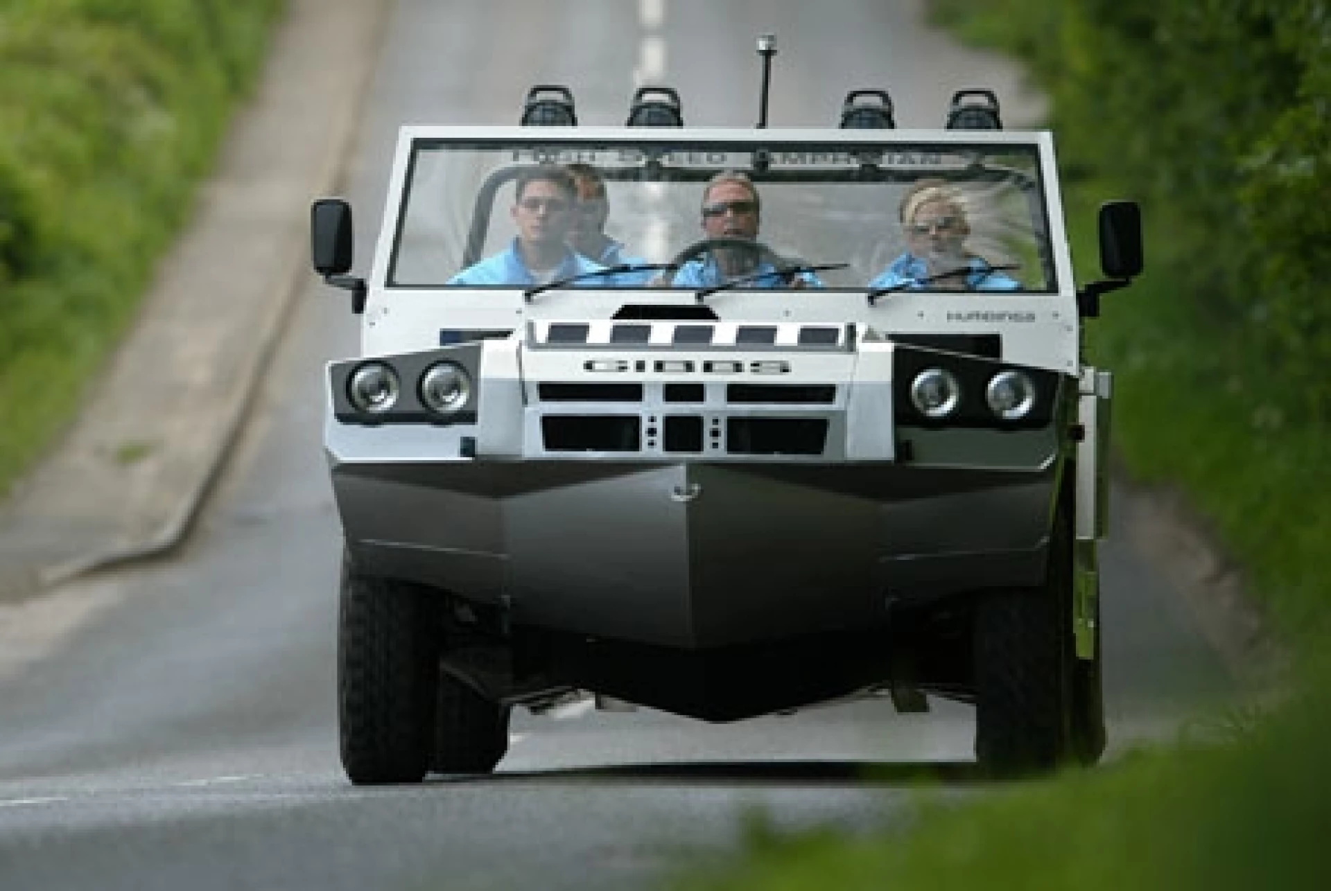 Humdinga - the 4WD amphibious vehicle