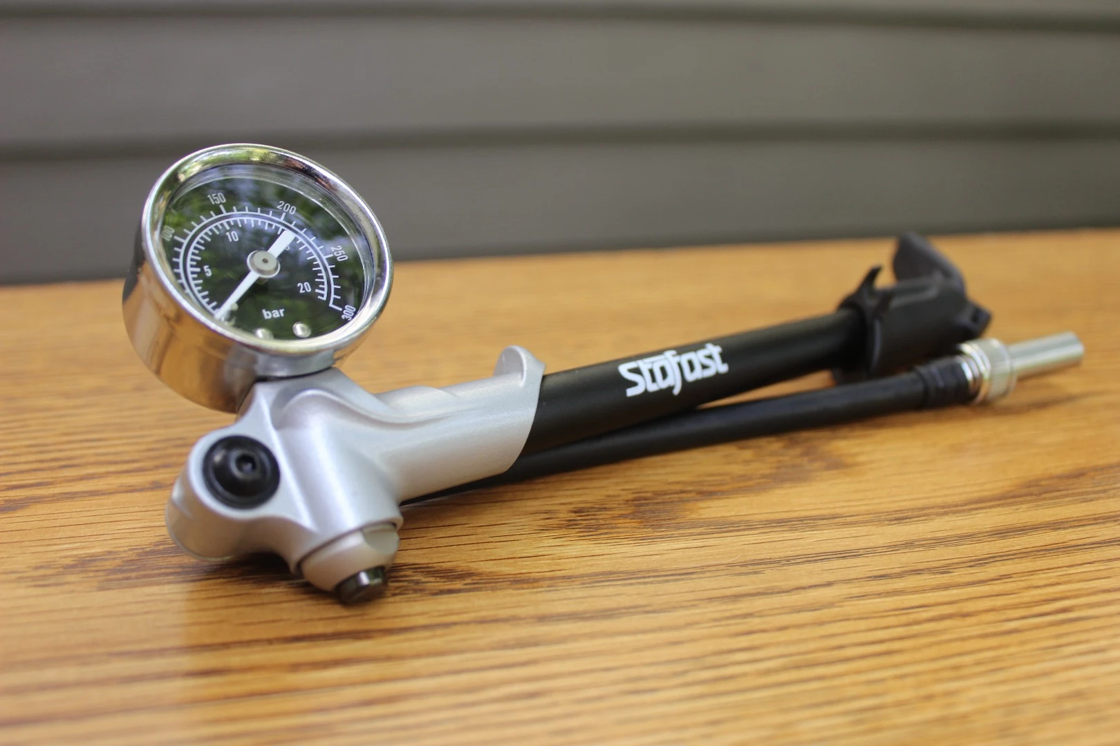 The StaFast can be set up for individual riders' weights and riding styles using an included pump