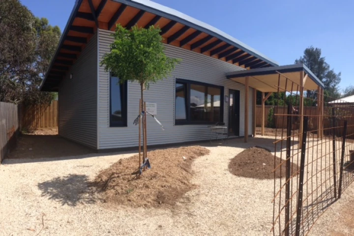 Castlemaine Passivhaus is a 39 sq m (419 sq ft) Passive House in Australia