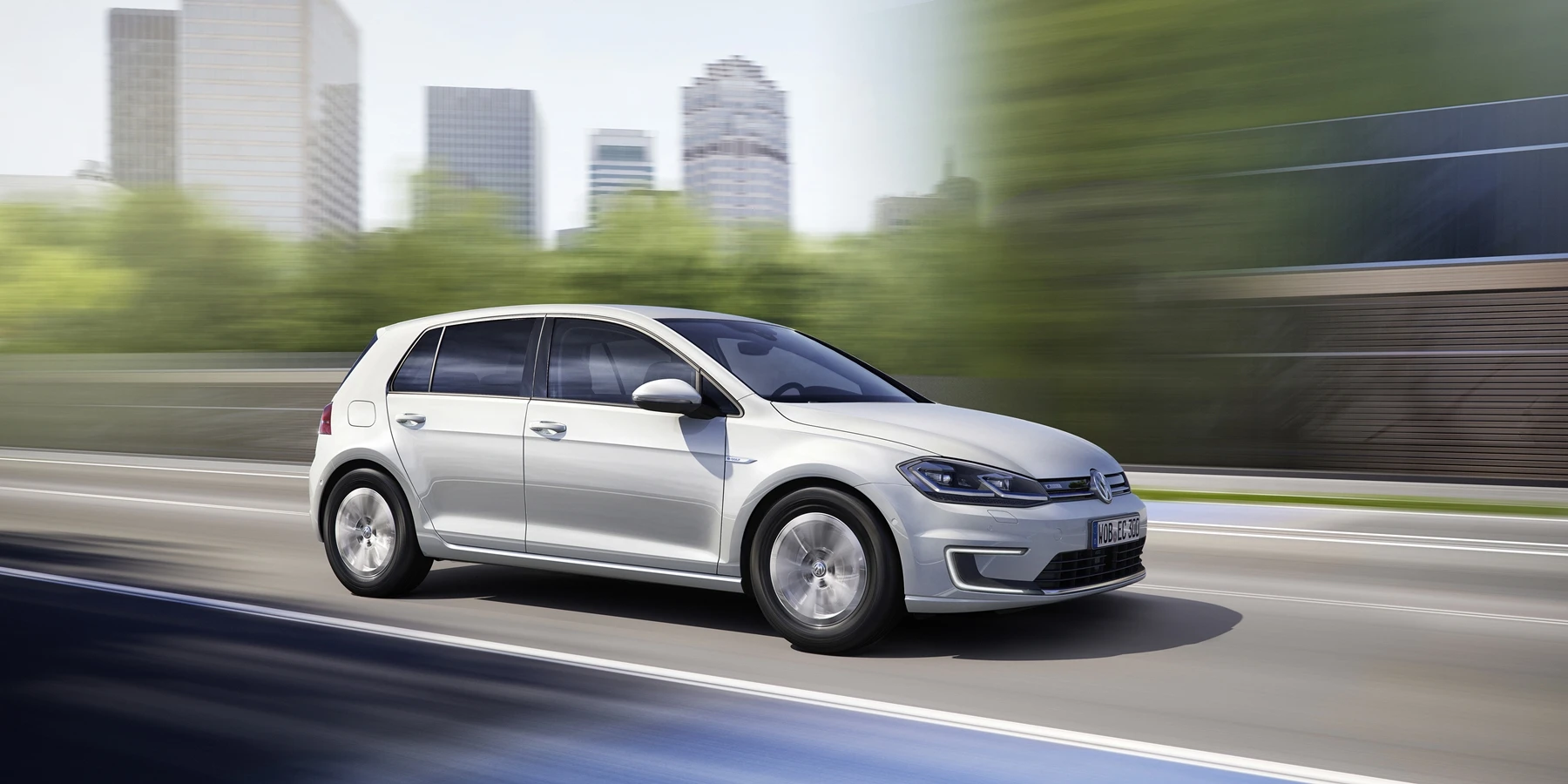 The 2017 VW e-Golf accelerates from 0-60 mph (0-97 km/h) in 9.6 seconds