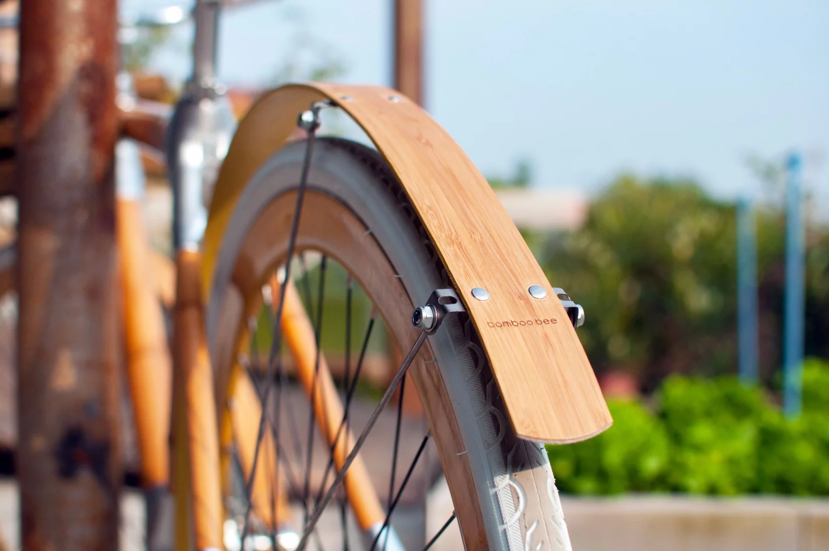 Users shape the Mandy Fender using a hair dryer