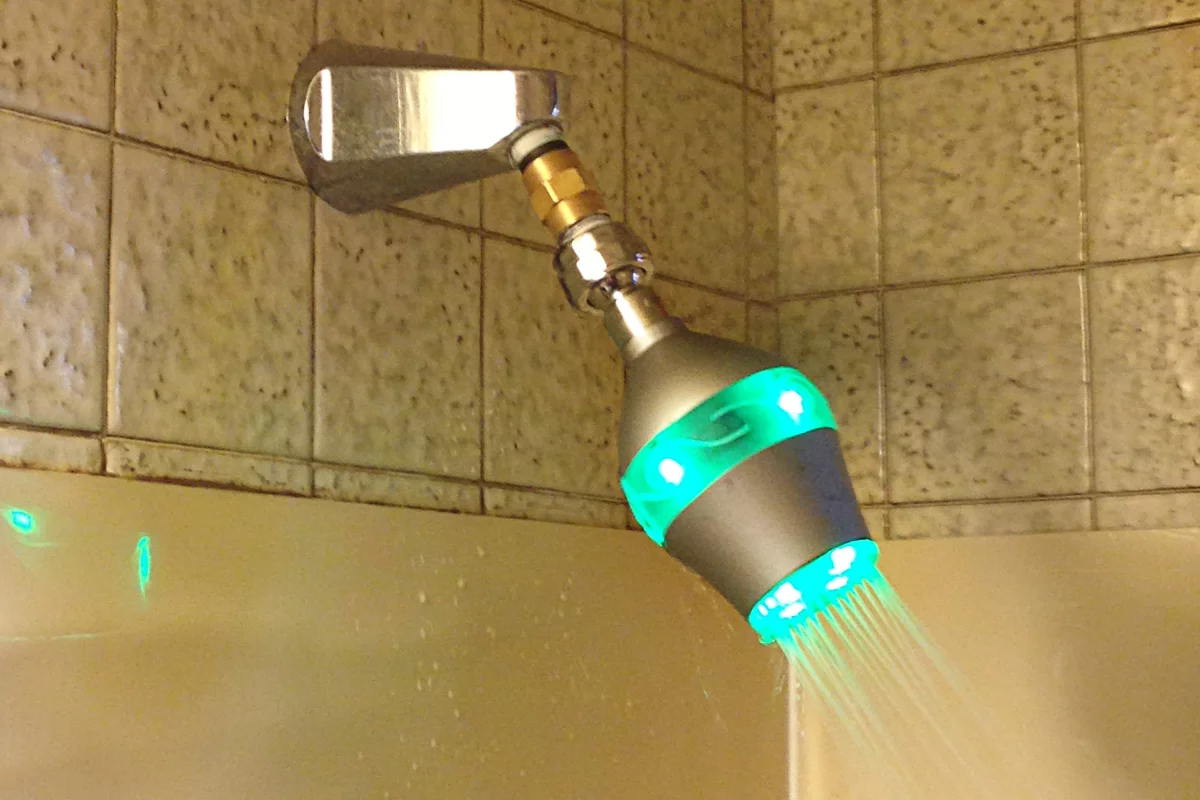 The Uji shower head starts out green, and gradually changes to red