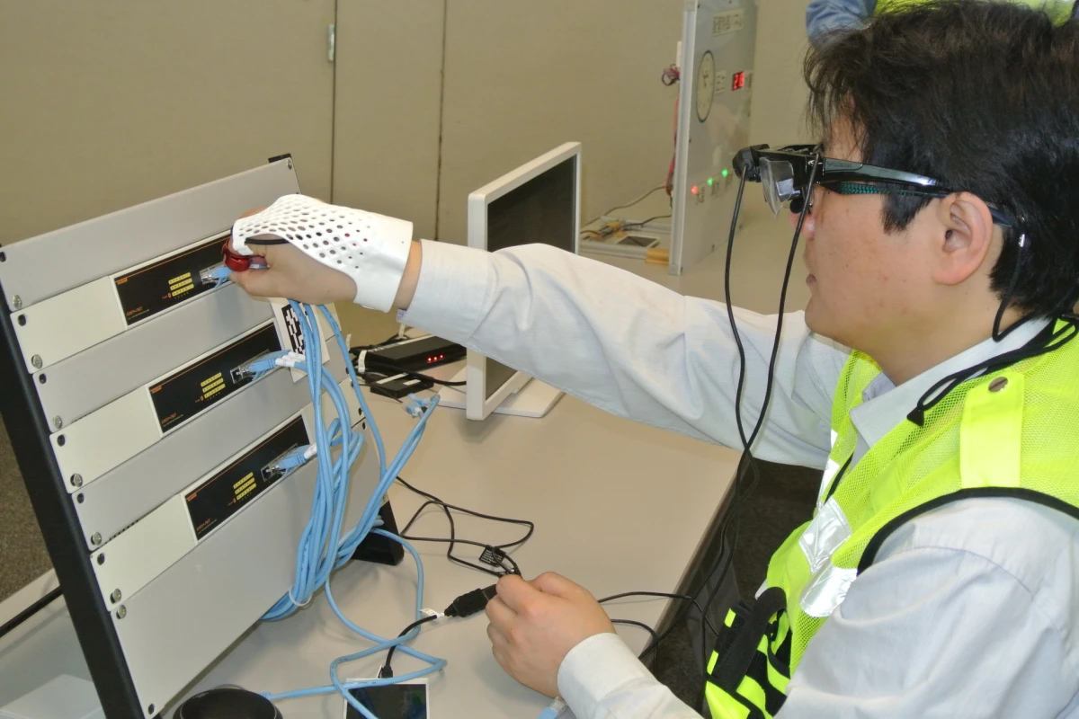 The glove can be used to control a head-mounted display (Photo: Fujitsu)