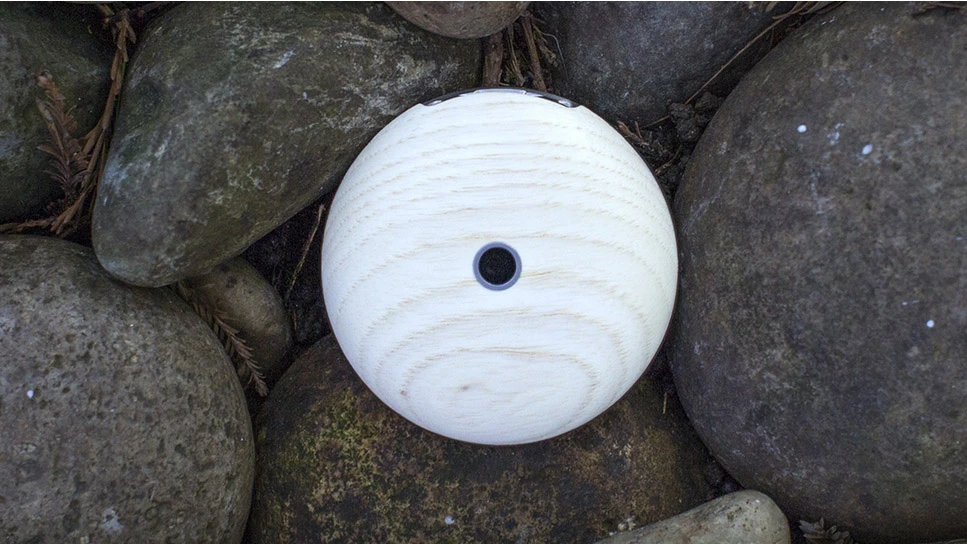 The back of the Runcible features a cetrally-positioned camera
