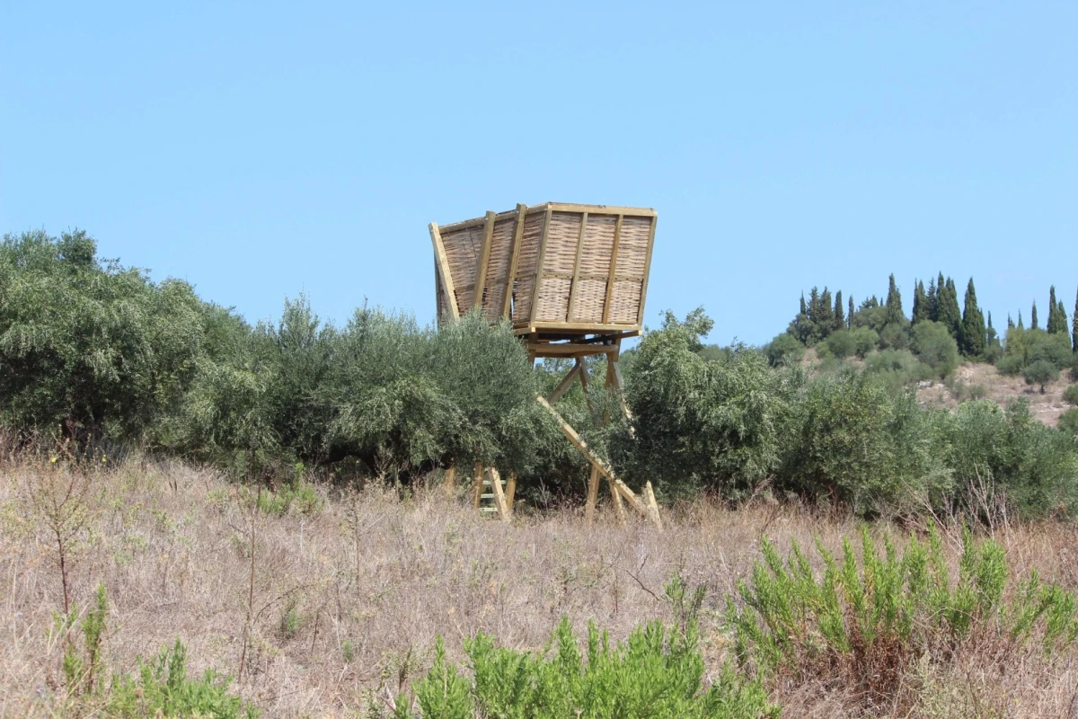 The Tragata's wall panels were weaved using reeds found on-site