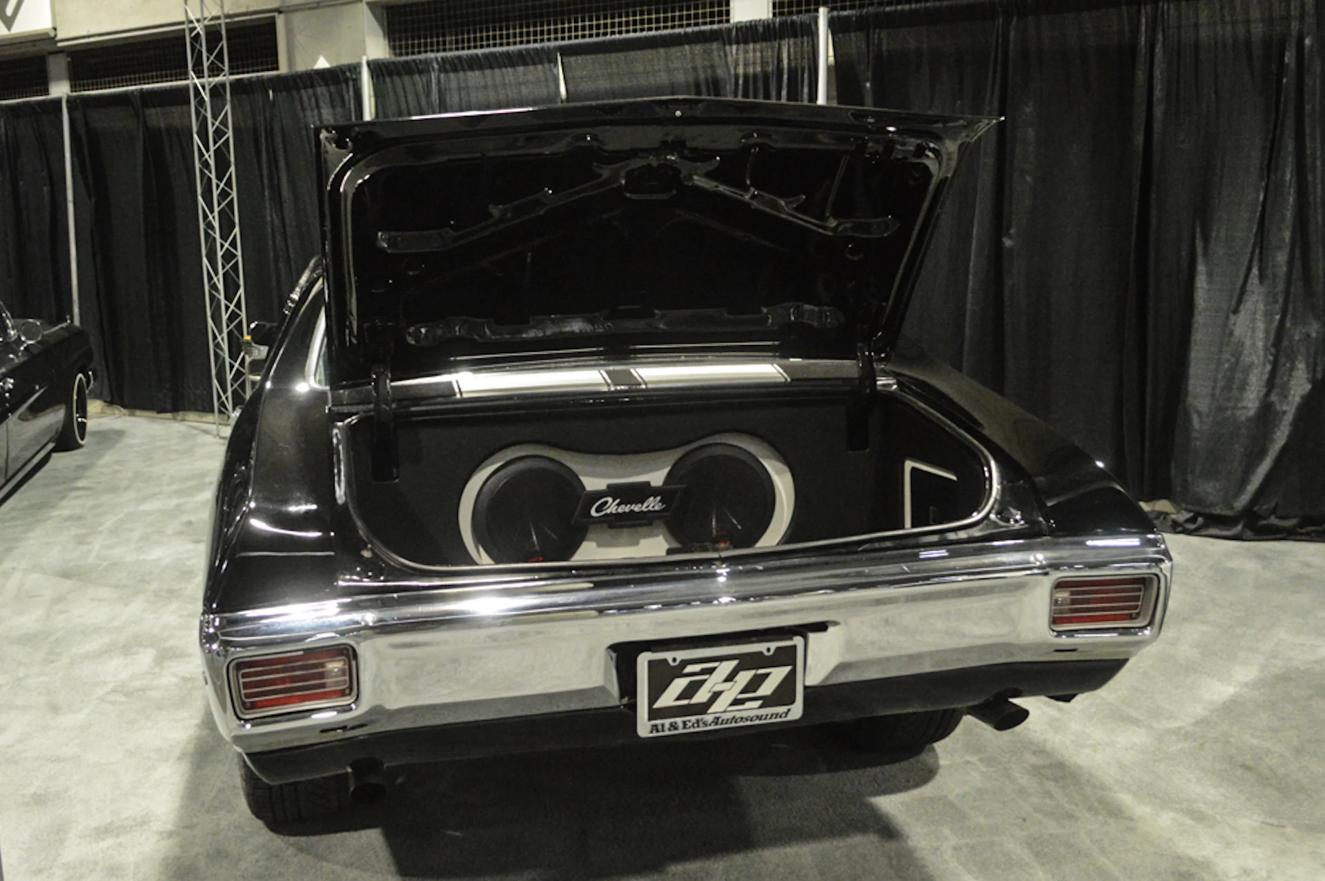 A1 & Ed's Autosound at the LA Auto Show (Photo: C.C. Weiss/Gizmag.com)