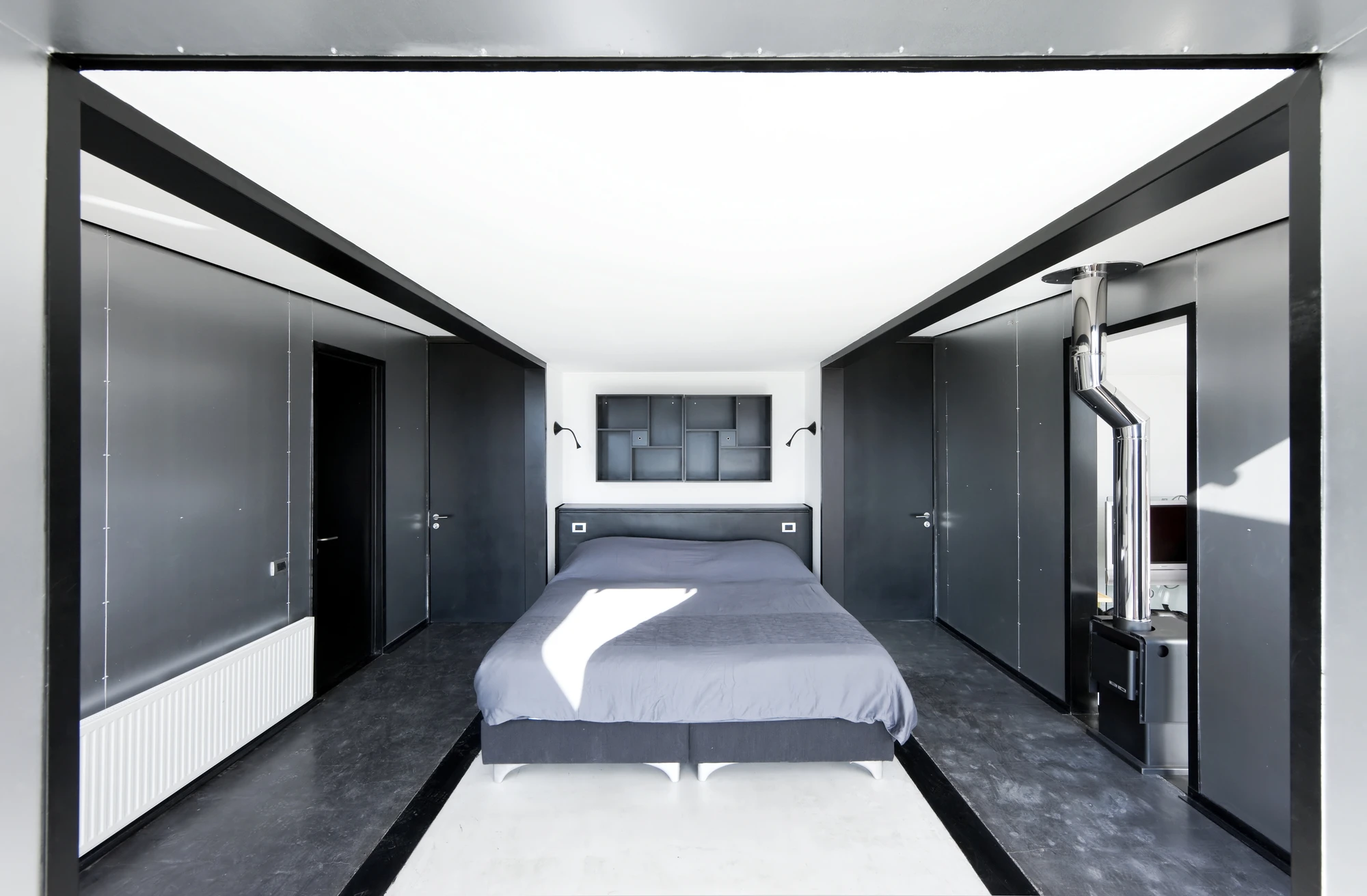 Caterpillar House measures 350 sq m (3,800 sq ft), and comprises a total of 12 used shipping containers (Photo: Sergio Pirrone)