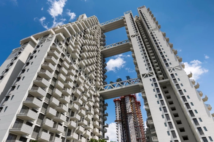 The Sky Habitat is aimed at balancing high-density living with community, landscape, gardens and daylight