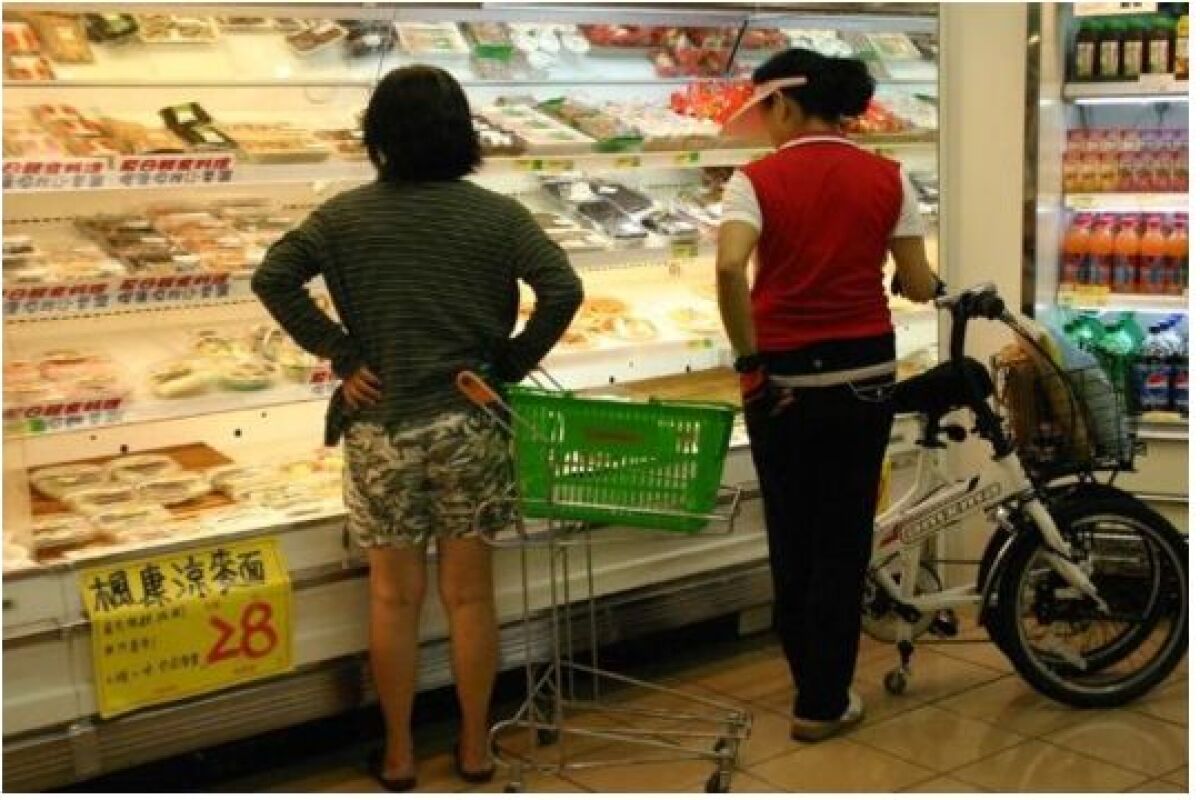 Simple One bicycle folds to a shopping cart