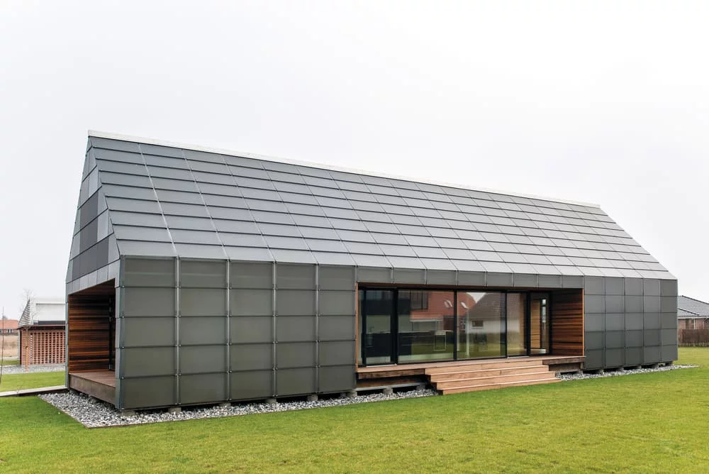 The Maintenance-Free House is a wooden structure completely enveloped by a glass shield, which keeps it safe from the elements