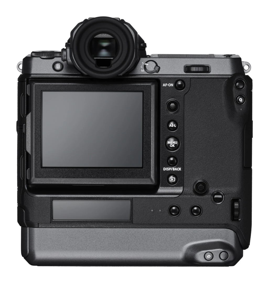 The GFX100 has a 5.76 million dot OLED viewfinder, 3.2-inch tilting touchscreen panel, 1.8-inch monochrome LCD monitor (to the top) and 2.05-inch monochrome OLED monitor (under the main display)