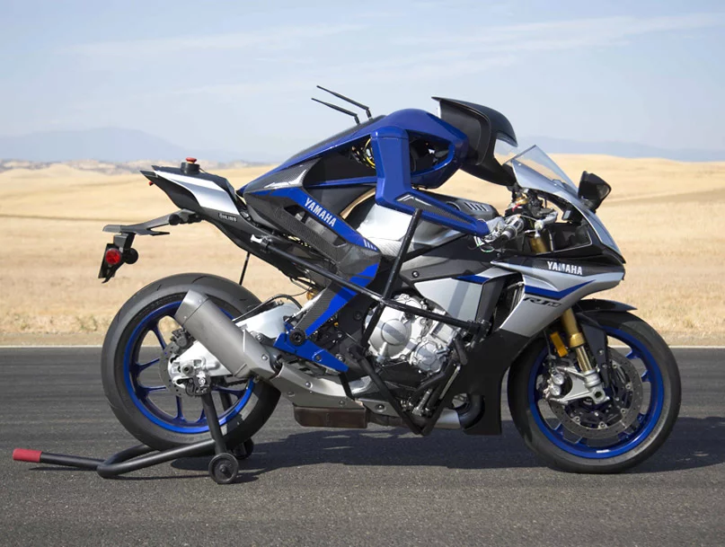 Yamaha Motobot: riding the magnificent R1M.