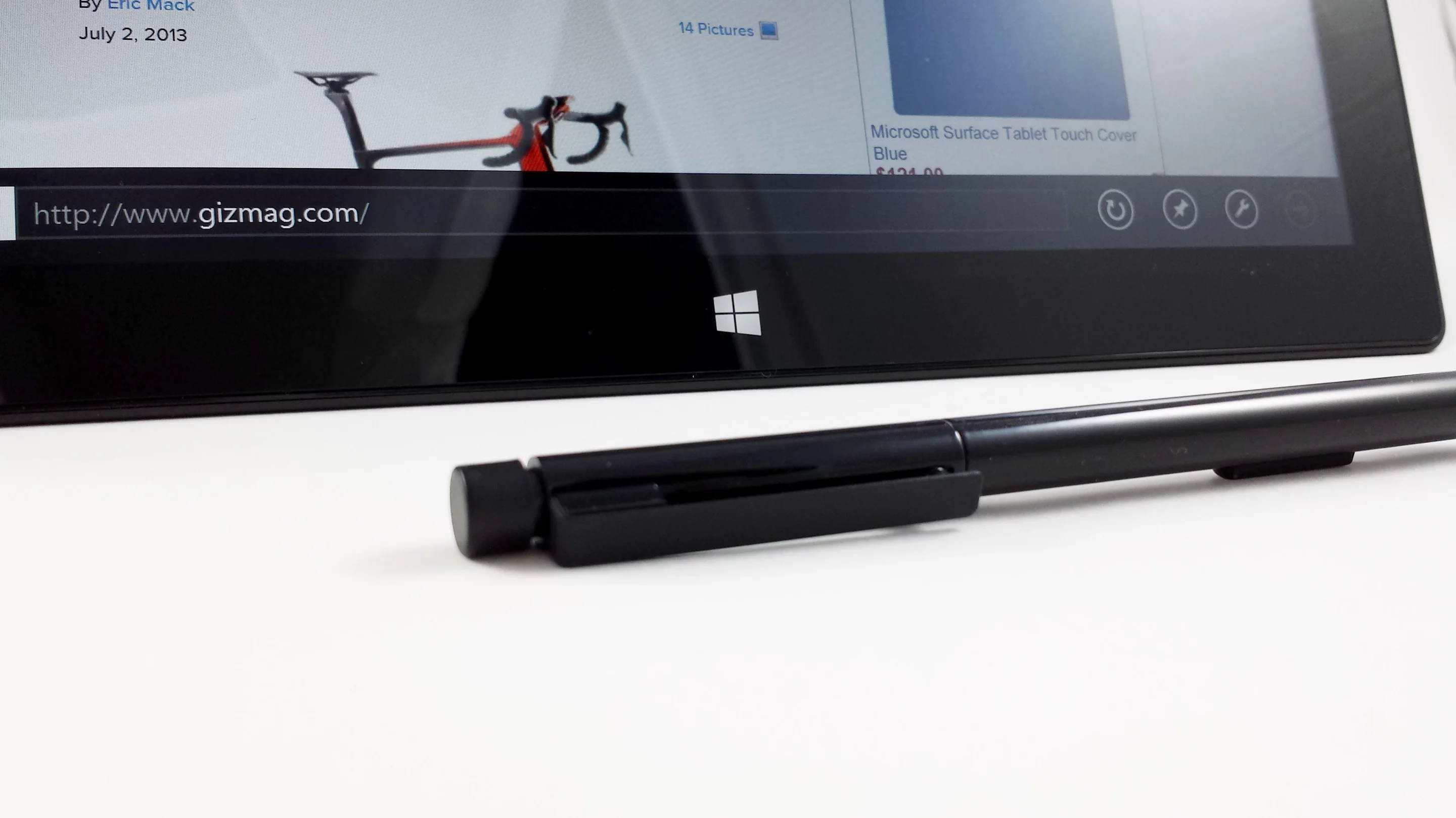 The capacitive Windows button below the screen will launch the Start Screen from anywhere in Windows