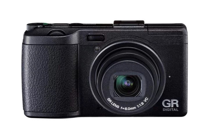 The $600 Ricoh GR Digital IV, which is a popular choice of compact for professional photographers, also features and a 10 megapixel 1/1.7" CCD sensor, a 'Hybrid AF' focus system