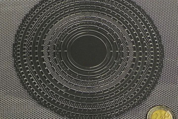 Dr. Nicolas Stenger's microstructured polymer plate