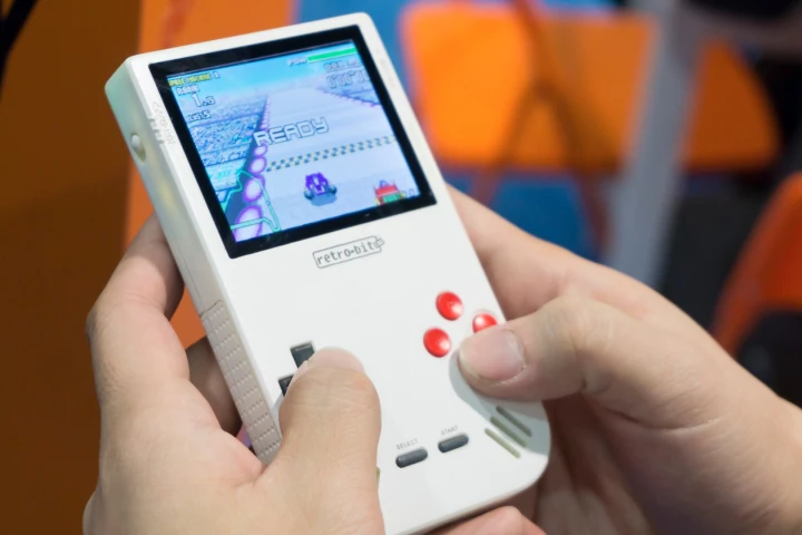 New Atlas goes hands-on with the Super Retro Boy console