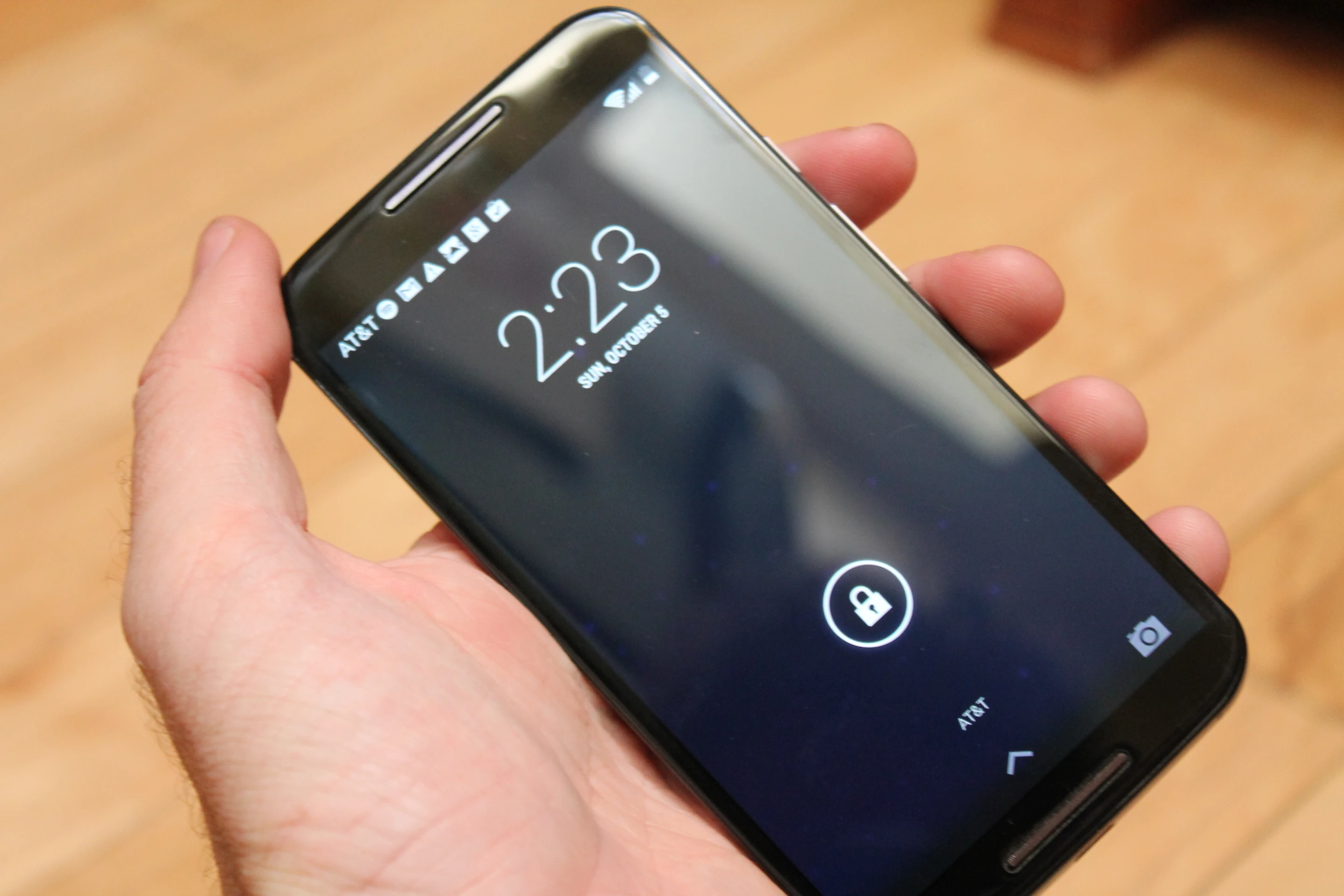 The new Moto X is bigger in the hand (Photo: Eric Mack/Gizmag.com)