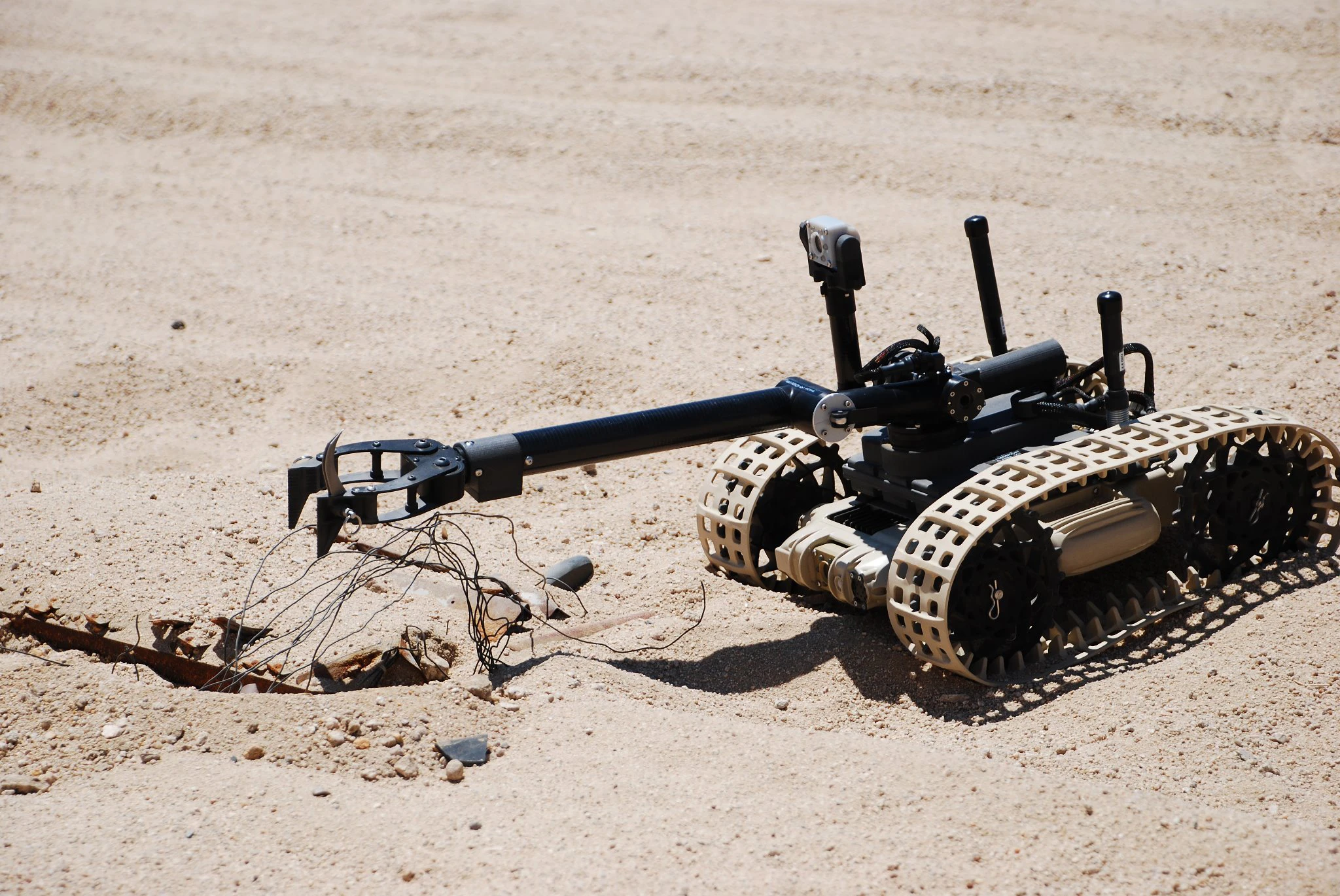 The DR10 can be used to remotely set counter-IED charges
