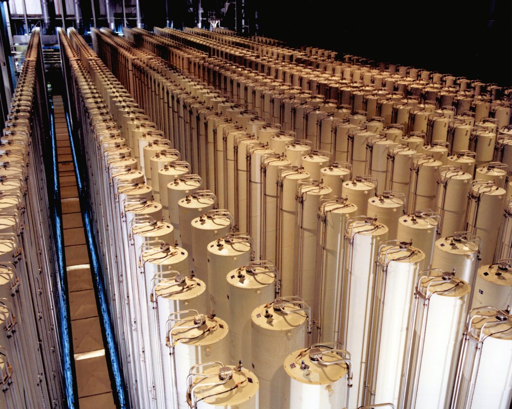 Cascade of gas centrifuges used at Piketon, Ohio to produce enriched uranium (Photo: USDOE)