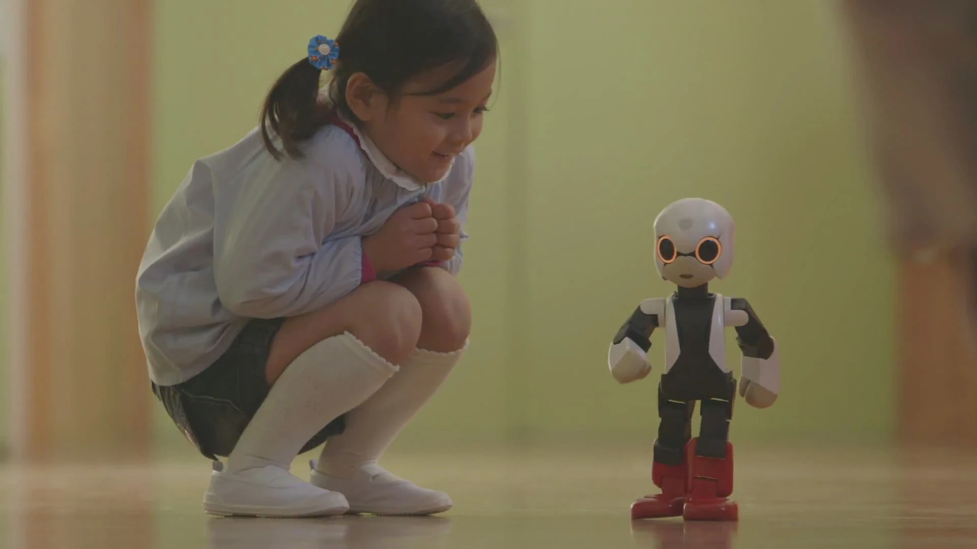 Children are drawn to Kibo's cute antics