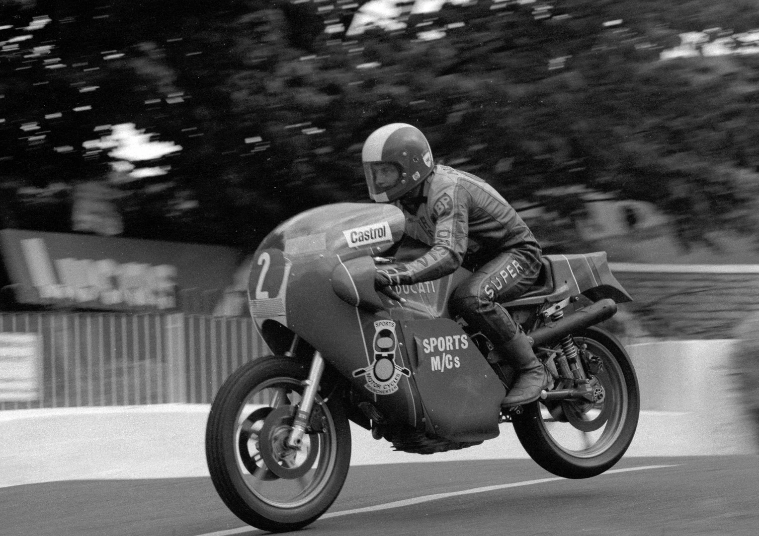 Of particular interest due to some prior stellar prices for the model, a 1977 ex-works, NCR Ducati 905cc Production Racer ridden by Roger Nicholls in the Isle of Man TT Formula 1 race fetched £59,740 (US$72,650).