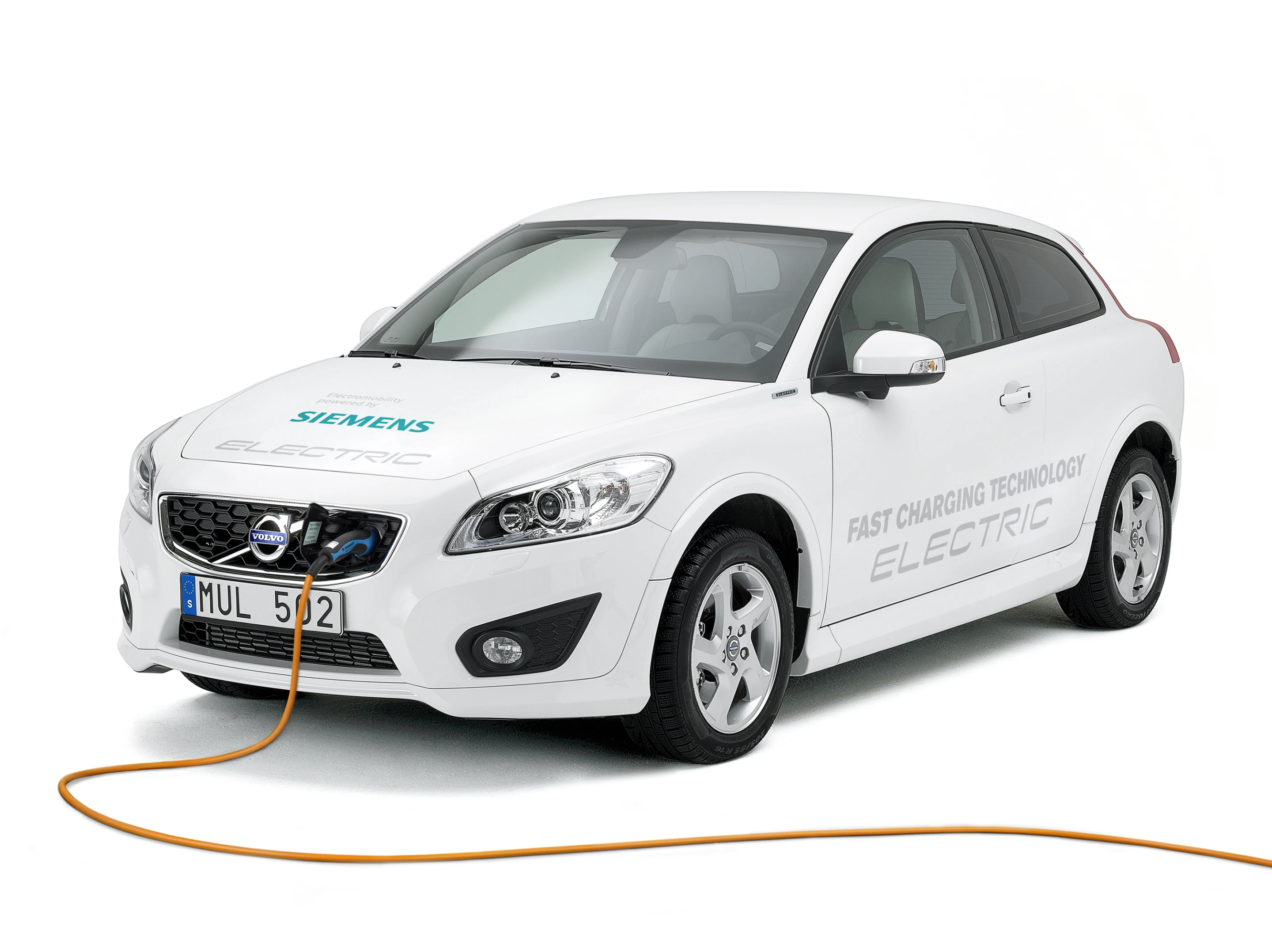 The C30 weighs out at 1,725 kg (3,803 lbs) with the battery pack making up 330 kg (727 lbs) of the total package