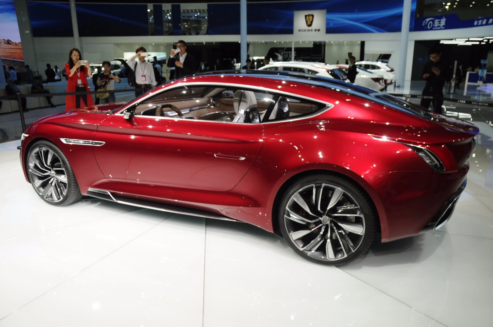 MG debuts the E-motion concept at Auto Shanghai 2017