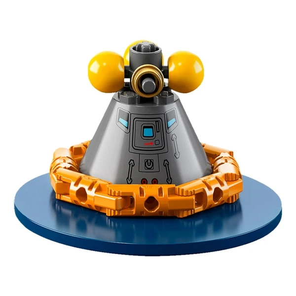 The kit also comes with astronaut figurines and a moon lander should you want to play out your Lego-lunar fantasies