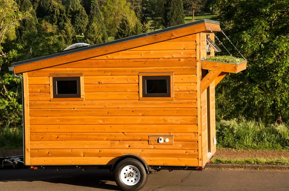 The Salsa Box has a total floorspace of 9 sq m (96 sq ft)