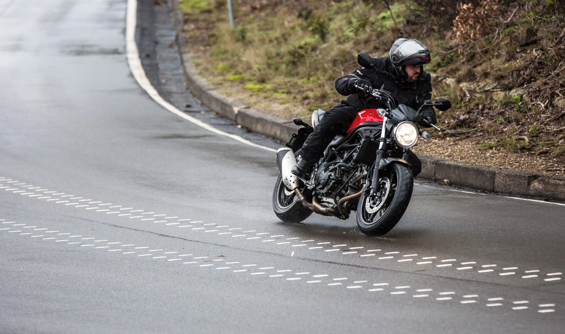 Suzuki SV650: an excellent ride to go with classic looks