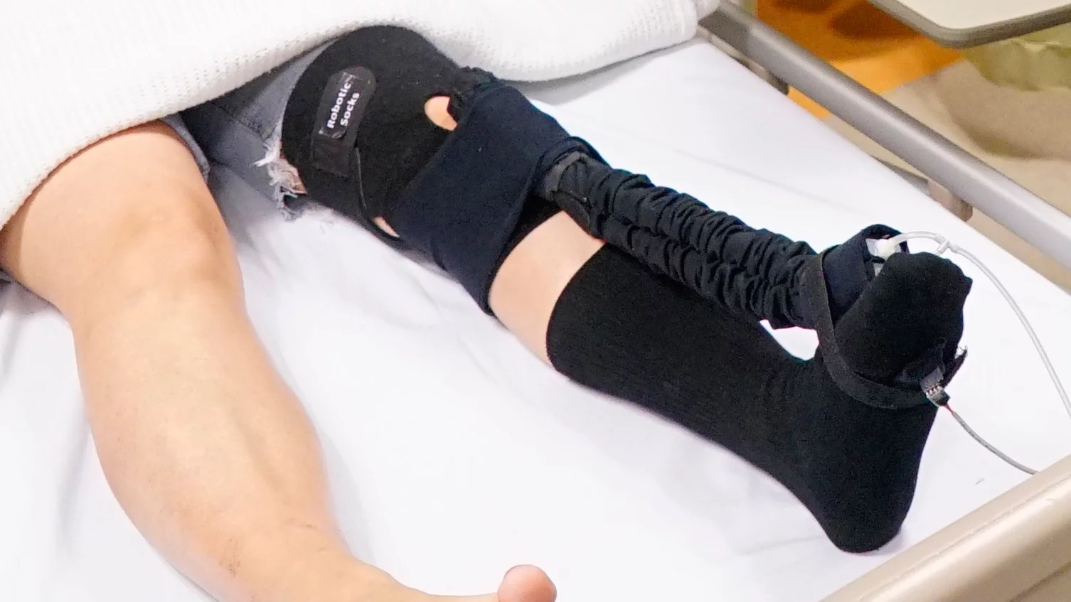 The robotic sock developed at the National University of Singapore to treat Deep Vein Thrombosis (Photo: National University of Singapore)