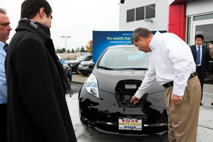 Olivier Chalouhi gets a rundown of his new Nissan LEAF
