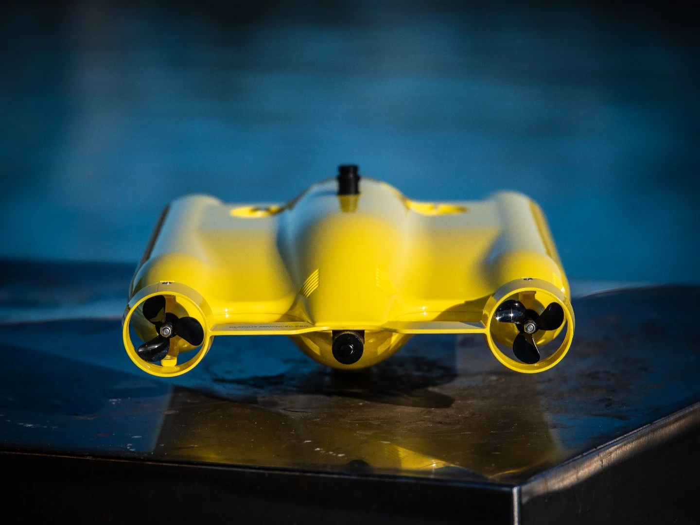 Twin rear props provide forward and reverse motion