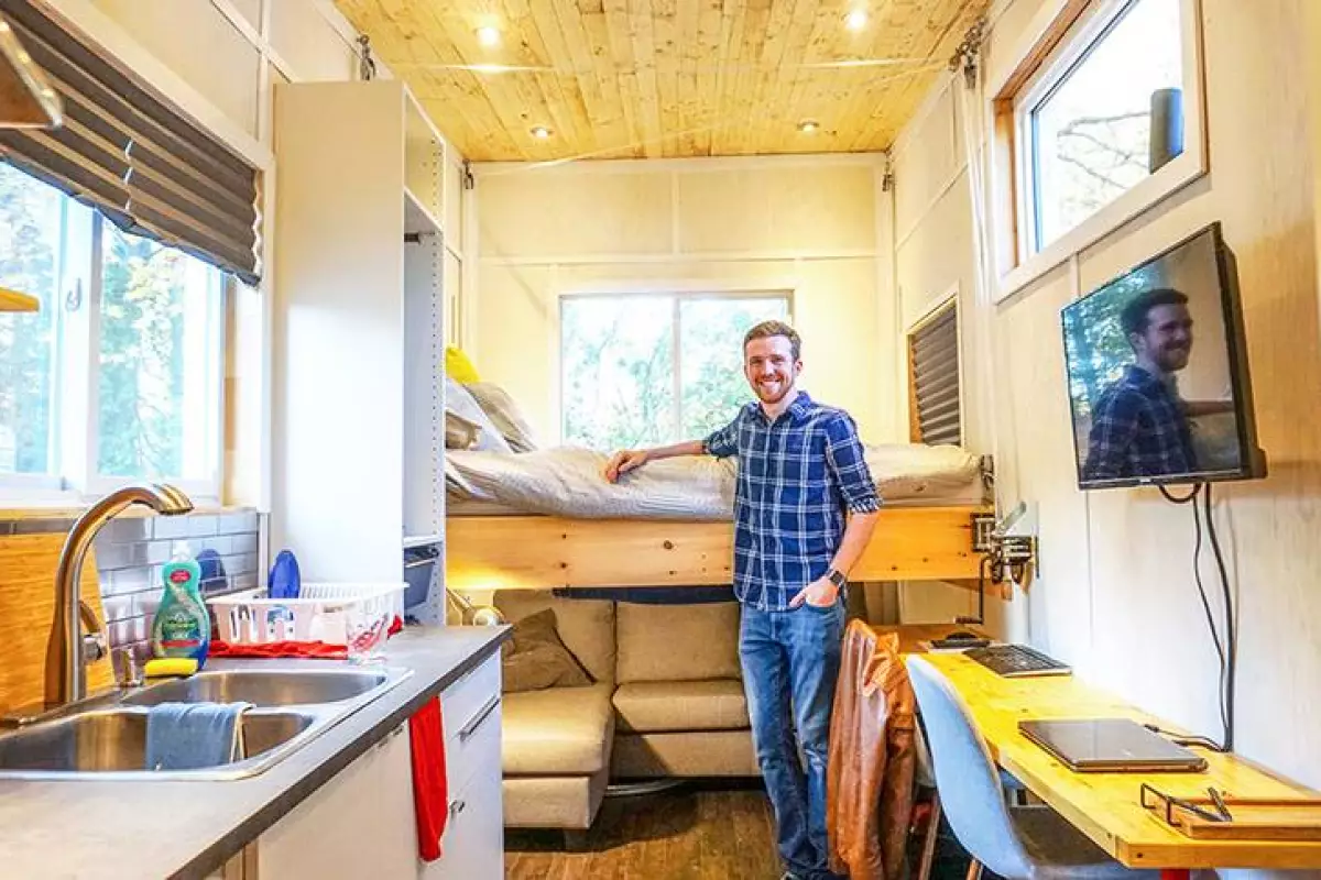 Canadian engineering graduate Tyler Bennett recently completed his very own tiny house on wheels with an impressive budget of just US$15,000