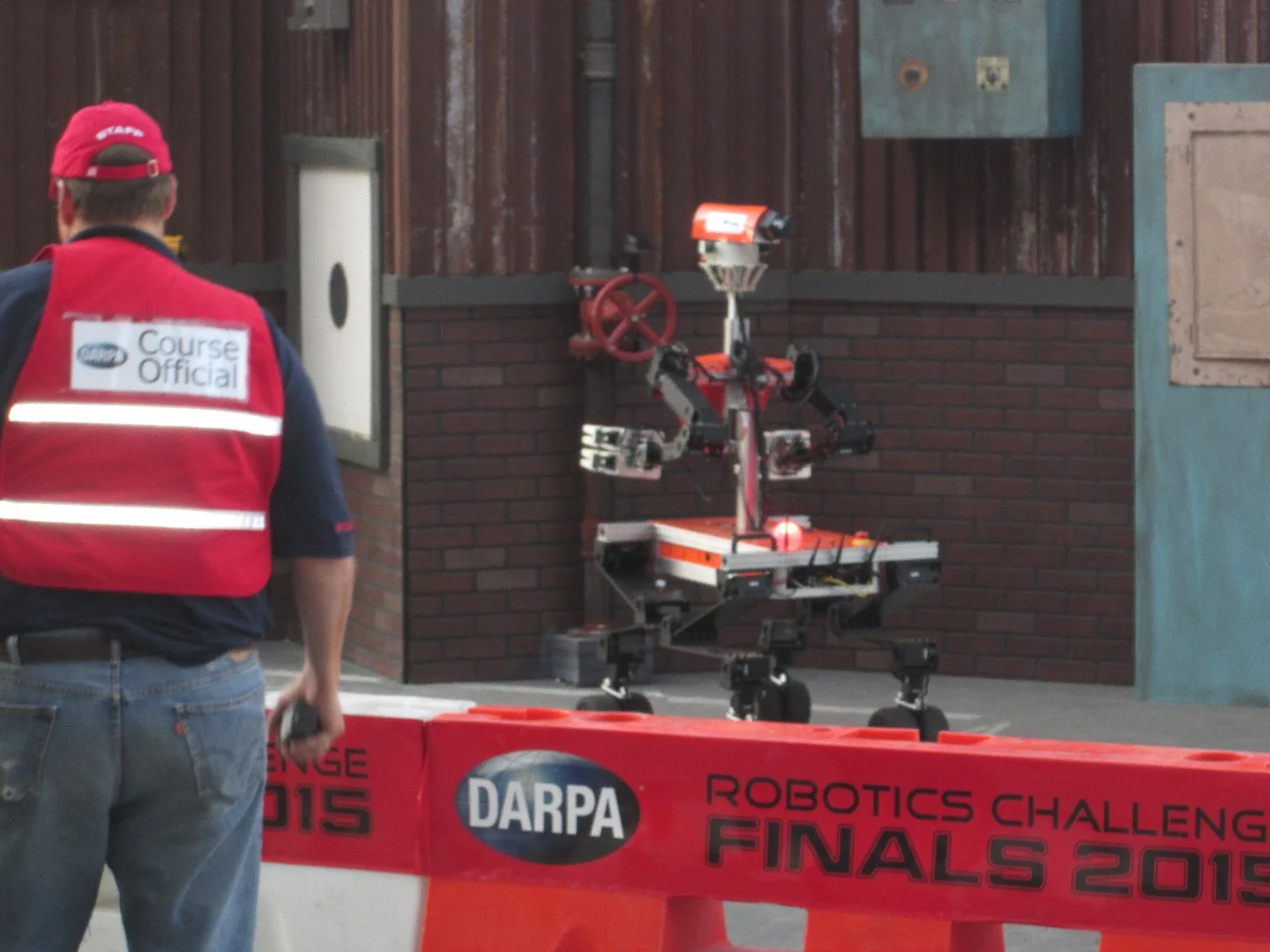 Momaro operating valve