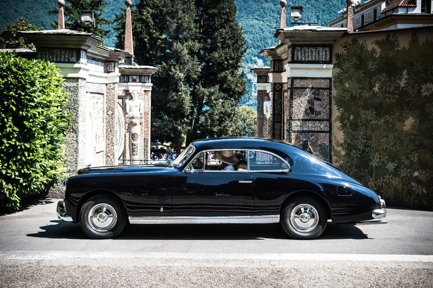 The Trofeo BMW Group Classic award for the most sensitive restoration went to the 1948 Bentley MK VI Cresta Coupé designed by Pininfarina and owned by Fred Kriz of Monaco.