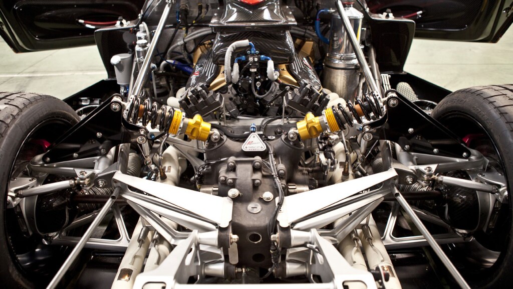 The Revolucion is powered by a 6.0 liter AMG Mercedes V12 capable of developing 800 hp and 538 lb.ft (730 Nm) of torque (Photo: Pagani)