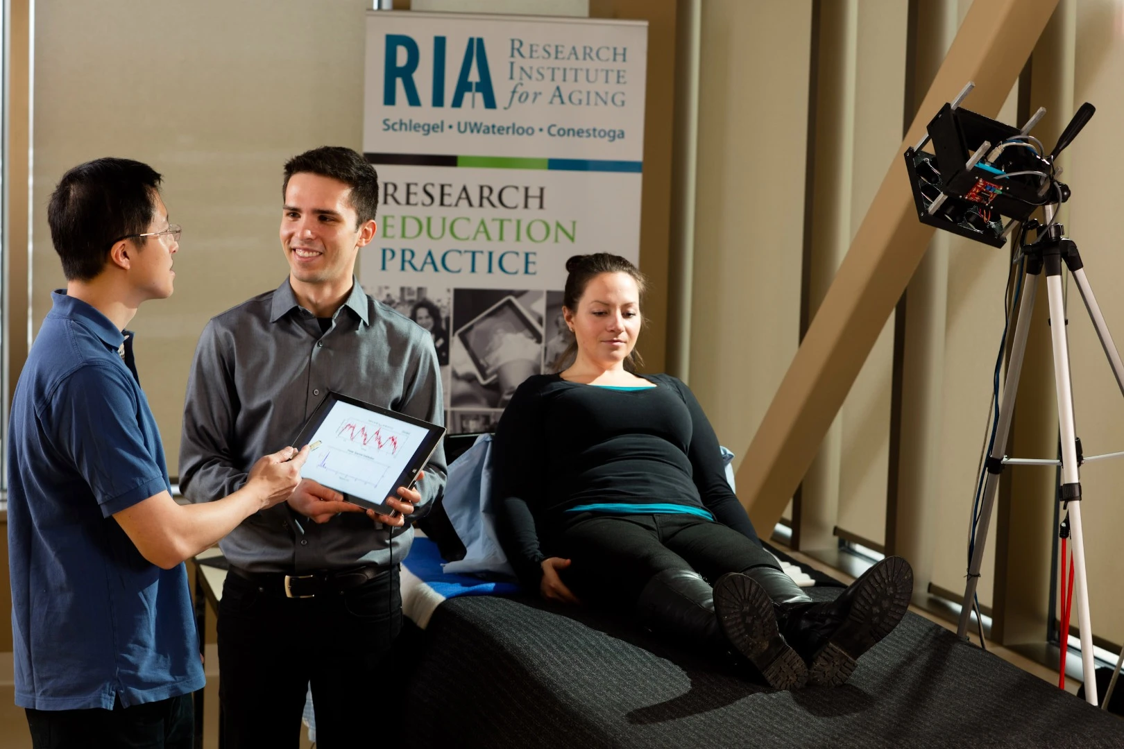 Professor Alexander Wong and Robert Amelard analyze blood-flow data extracted with the new touchless device