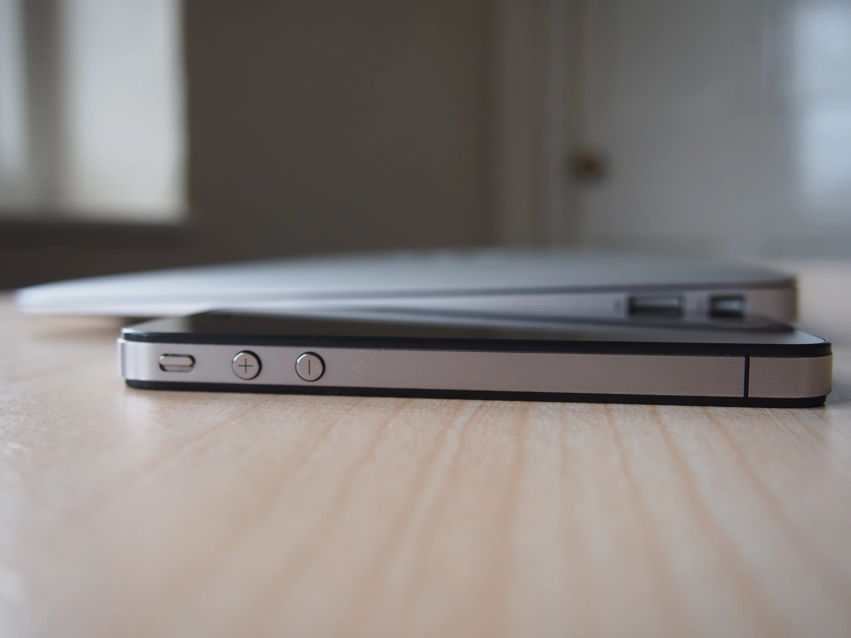 11-inch MacBook Air size, compared with iPhone 4