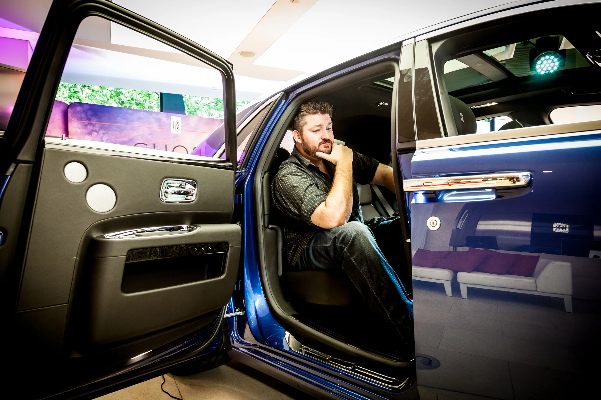 Gizmag's Loz Blain reclines in comfort (Photo: Loz Blain/Gizmag.com)