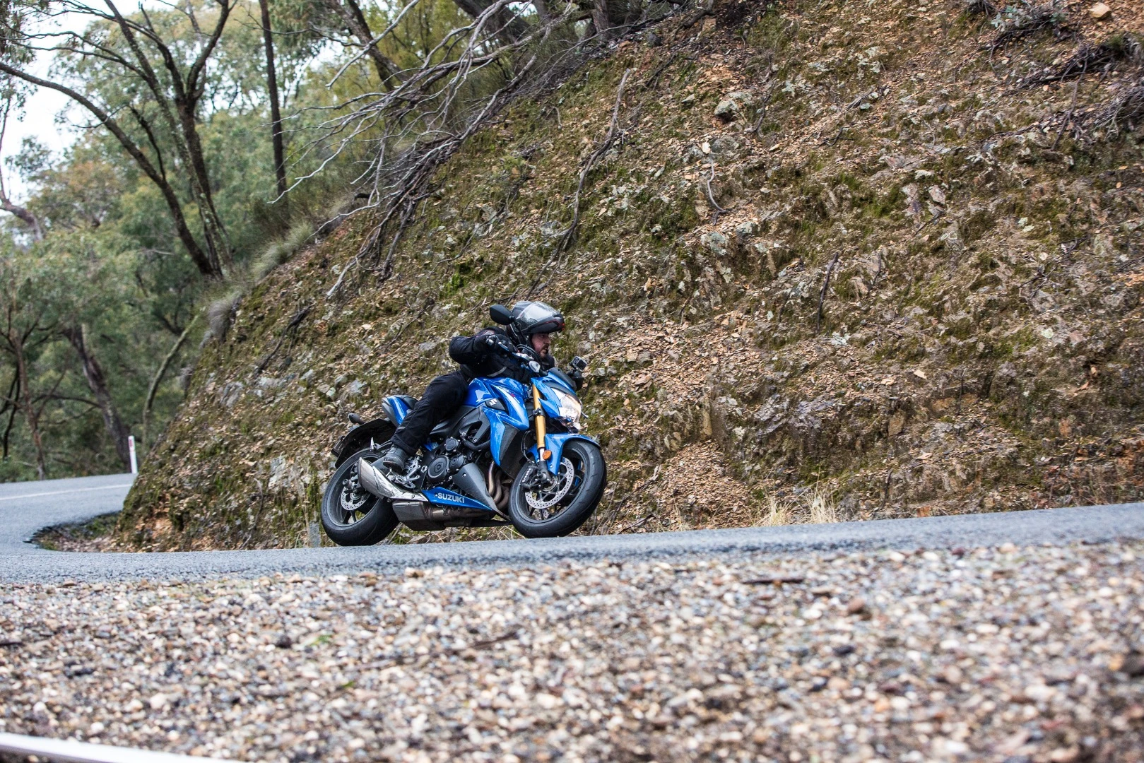 Suzuki GSX-S1000: virtually no gadgets or distractions apart from switchable 4-level traction control