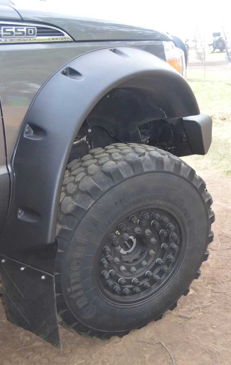 That knobby military tire and muscular fender flare appear hungry for travel