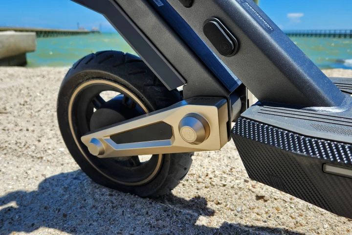 ST3 Pro's flashy front end turns heads for sure. But even better, it turns off road vibrations