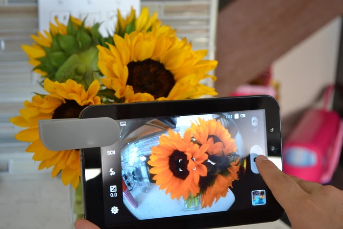 The Mobi-Lens working with an Android tablet