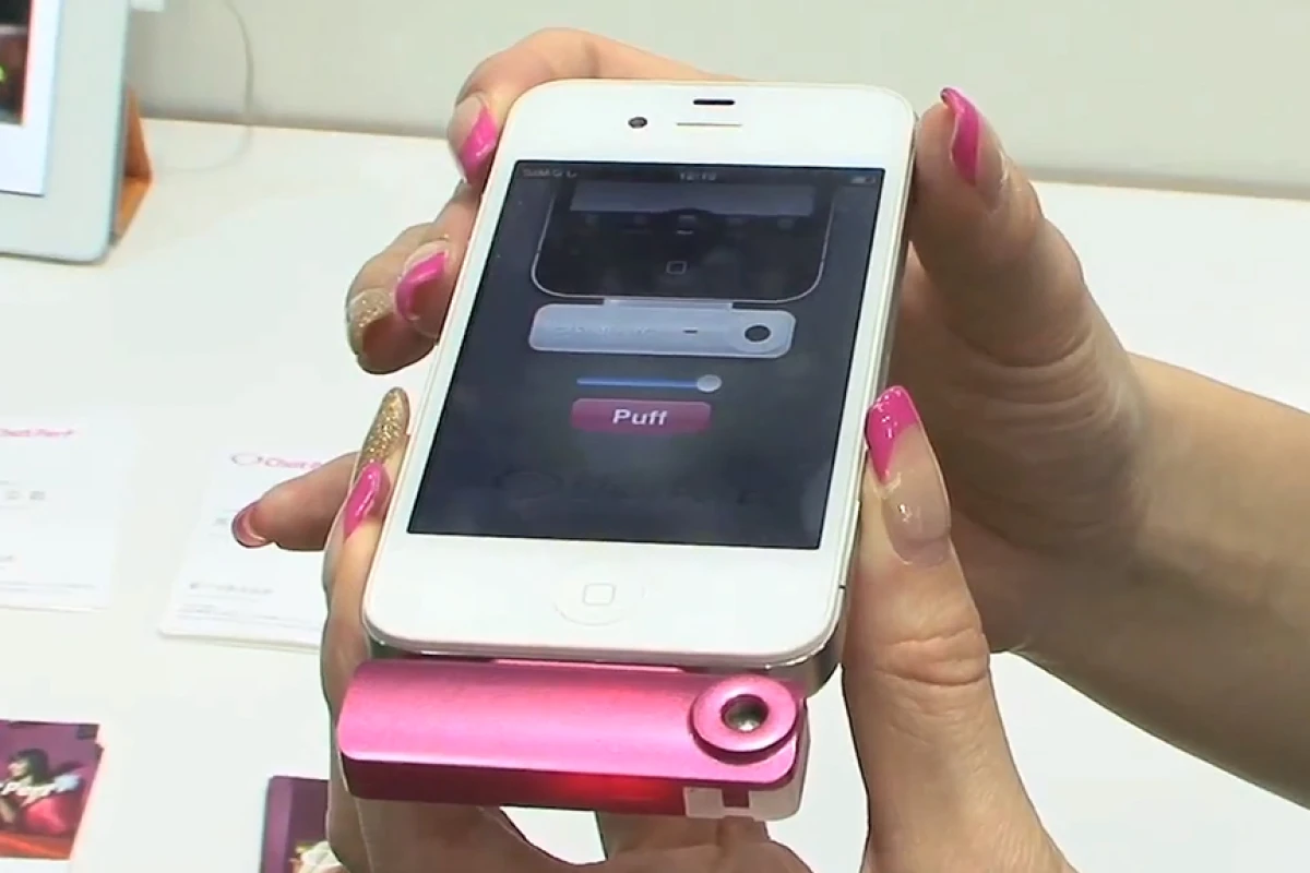 The prototype Chat Perf that turns an iPhone into a smell-o-phone (Photo: DigInfo)