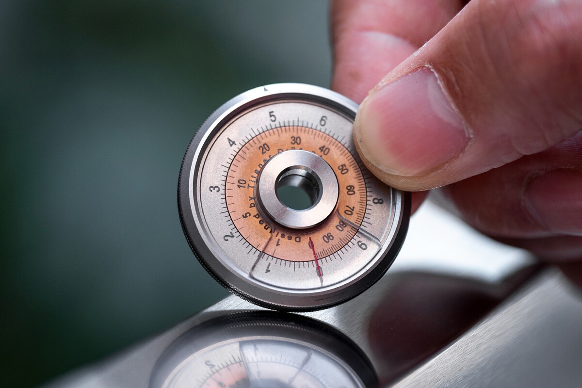 3rd-gen retro-fantastic ring ruler clicks n' rolls as it measures n' converts