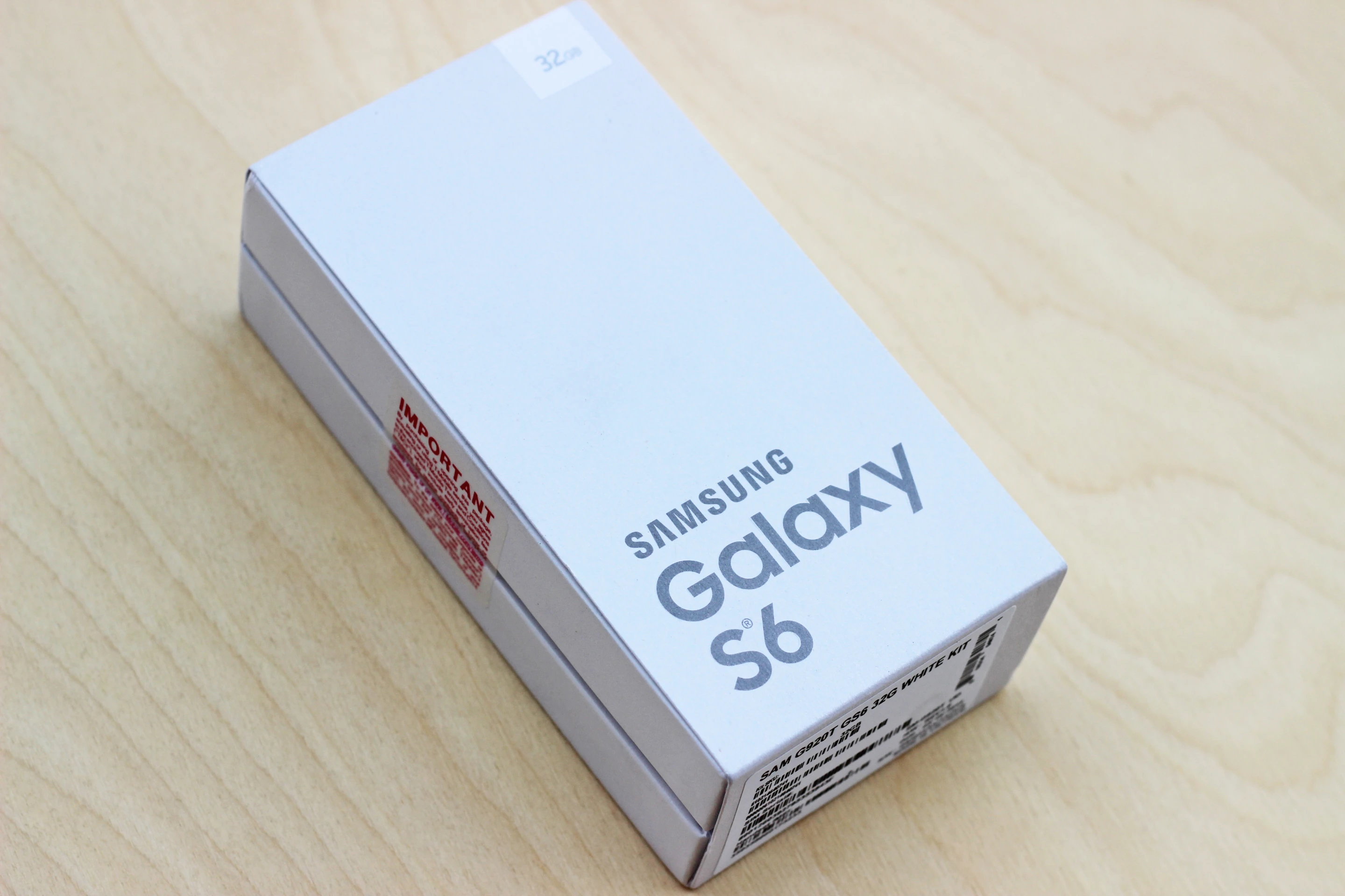 Retail packaging for the Samsung Galaxy S6 (Photo: Will Shanklin/Gizmag.com)