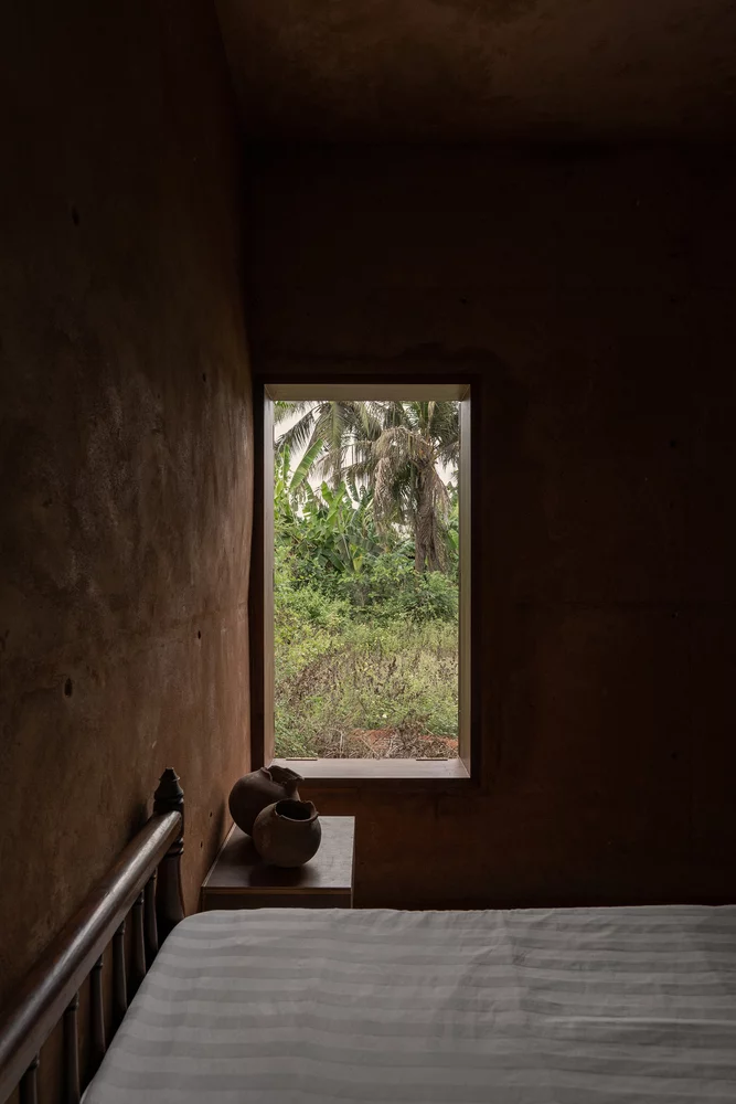 The bedrooms are arranged linearly, ensuring privacy without losing the overall sense of openness